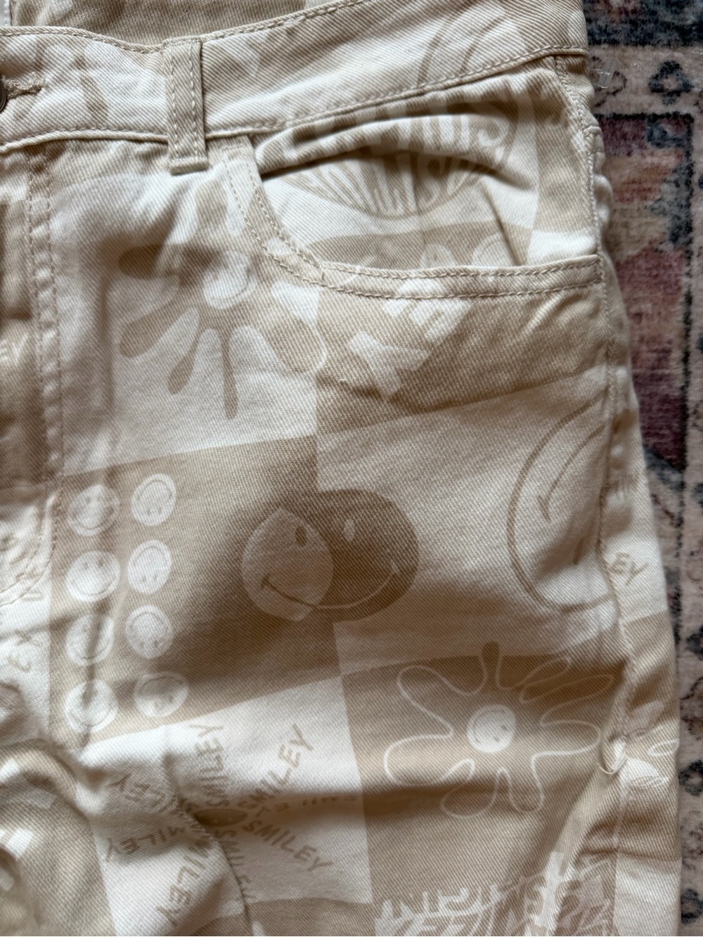 H&MX SMILEY Collab Limited
Edition Smiley Happy Face Patterned Wide Leg Jeans - Picture 7 of 11